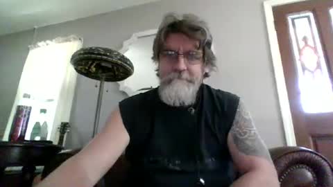 Snapshot of runningaround60 chatting on September 15, 2025, 4:51 pm runningaround60 online show from September 15, 2025, 4:51 pm