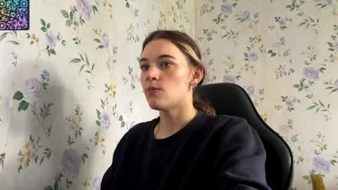 Snapshot of rusmedium chatting on June 1, 2026, 10:28 am Lisa and Vlad online show from June 1, 2026, 10:28 am