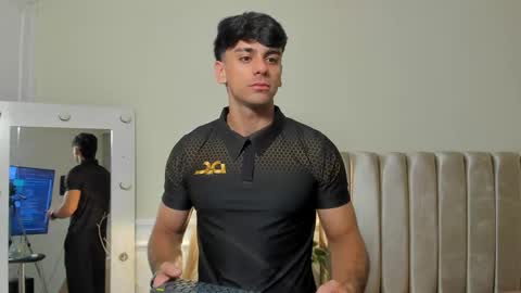 Snapshot of russ_w8 chatting on September 19, 2025, 10:05 am Russ online show from September 19, 2025, 10:05 am