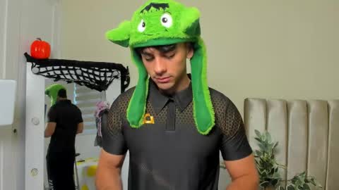 Snapshot of russ_w8 chatting on September 23, 2025, 11:13 am Russ online show from September 23, 2025, 11:13 am