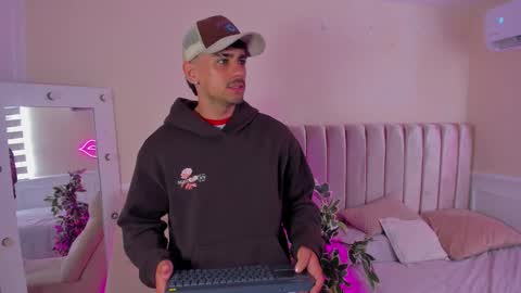 Snapshot of russ_w8 chatting on March 13, 2026, 8:48 pm Russ online show from March 13, 2026, 8:48 pm