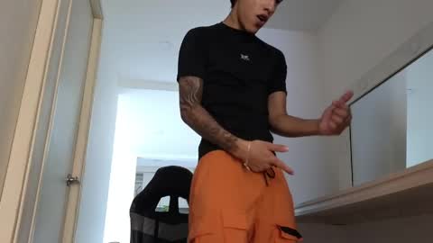  R U S S E L L  online show from April 7, 2026, 3:23 pm