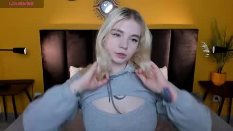 ruthbryant online show from November 25, 2025, 12:43 am