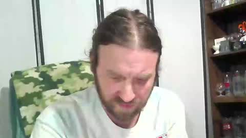 Snapshot of rwb1982 chatting on April 20, 2026, 4:43 pm rwb1982 online show from April 20, 2026, 4:43 pm