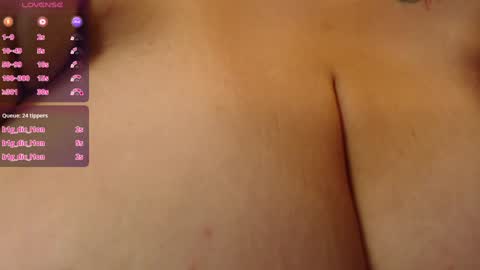 Snapshot of ryanastone_ chatting on December 13, 2024, 7:43 pm Hanna online show from December 13, 2024, 7:43 pm