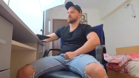 Snapshot of ryanstone_ chatting on May 1, 2026, 5:45 am Ryanstone online show from May 1, 2026, 5:45 am