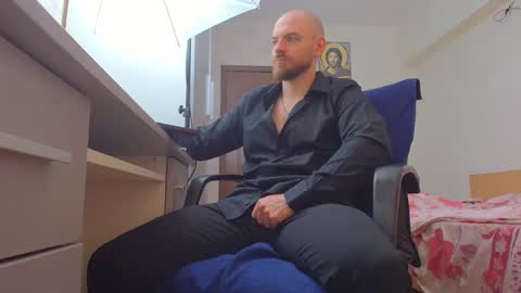 Snapshot of ryanstone_ chatting on May 6, 2026, 3:35 am Ryanstone online show from May 6, 2026, 3:35 am