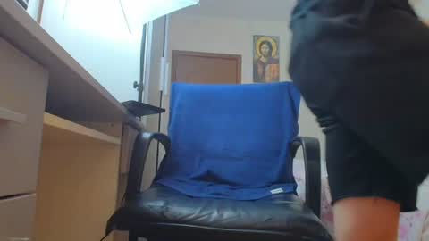Snapshot of ryanstone_ chatting on June 27, 2026, 5:23 am Ryanstone online show from June 27, 2026, 5:23 am