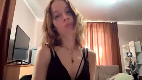 Snapshot of rynique chatting on July 27, 2026, 8:32 am ryni online show from July 27, 2026, 8:32 am
