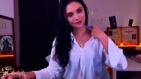 Y      online show from November 3, 2025, 12:50 pm