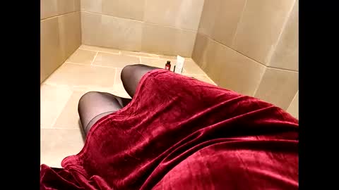 s_xp__ online show from December 17, 2025, 5:52 pm