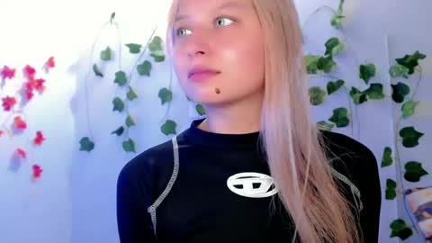 Snapshot of sabrinaexpositoxx chatting on February 3, 2025, 5:40 am SABRI online show from February 3, 2025, 5:40 am