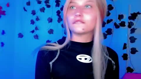 Snapshot of sabrinaexpositoxx chatting on February 3, 2025, 11:42 am SABRI online show from February 3, 2025, 11:42 am