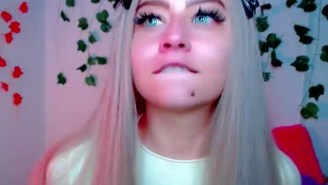 Snapshot of sabrinaexpositoxx chatting on February 24, 2025, 10:37 am SABRI online show from February 24, 2025, 10:37 am