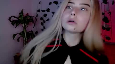 Snapshot of sabrinaexpositoxx chatting on September 13, 2025, 11:48 pm SABRI online show from September 13, 2025, 11:48 pm