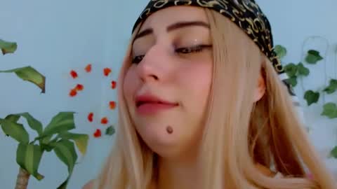 Snapshot of sabrinaexpositoxx chatting on October 14, 2025, 5:03 pm SABRI online show from October 14, 2025, 5:03 pm