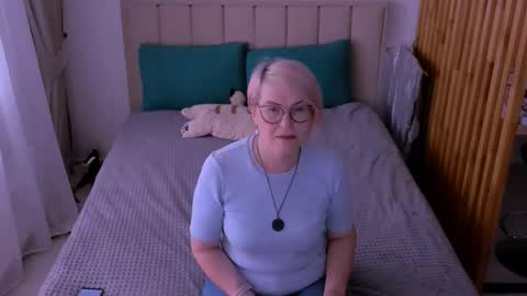 Sabrina MacMarren online show from March 3, 2026, 7:03 am