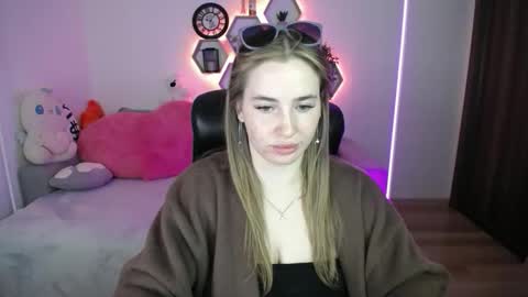 Snapshot of sabrinviolet chatting on May 5, 2026, 8:11 am Sabrina Violet online show from May 5, 2026, 8:11 am