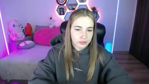 Snapshot of sabrinviolet chatting on May 13, 2026, 8:12 am Sabrina Violet online show from May 13, 2026, 8:12 am