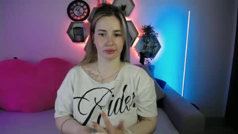 Sabrina Violet online show from June 19, 2026, 9:24 am