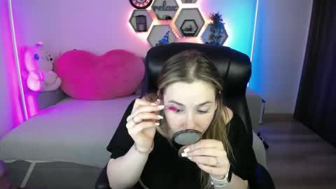 Sabrina Violet online show from June 23, 2026, 9:29 am