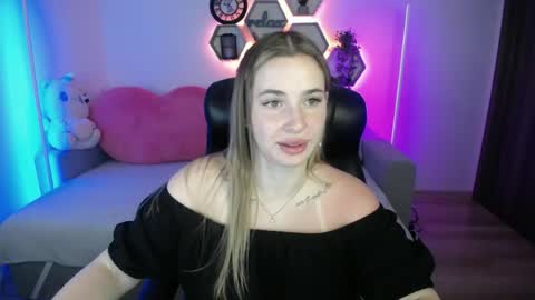 Sabrina Violet online show from July 6, 2026, 8:22 am