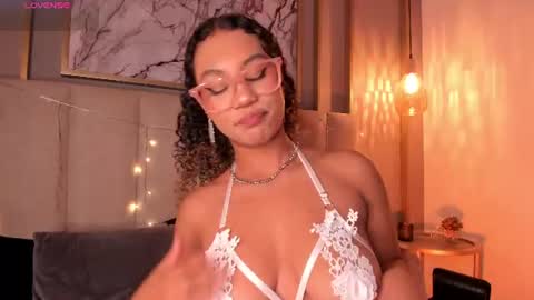 Snapshot of sade_jackson1 chatting on June 19, 2026, 4:39 am Sophie online show from June 19, 2026, 4:39 am