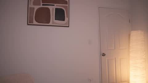 Snapshot of sadelune chatting on February 17, 2026, 3:47 am An online show from February 17, 2026, 3:47 am