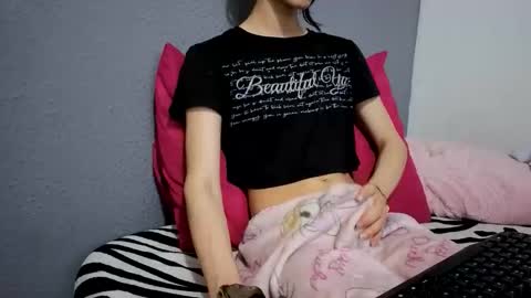 Snapshot of safiro_queen chatting on May 25, 2026, 12:00 pm Safiro Queen online show from May 25, 2026, 12:00 pm