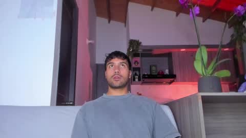 Snapshot of sag_1998 chatting on December 20, 2025, 5:58 am Sag online show from December 20, 2025, 5:58 am