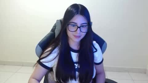 Sahaliefox  online show from October 30, 2025, 9:04 pm