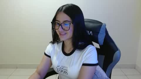 Sahaliefox  online show from February 15, 2026, 3:31 pm