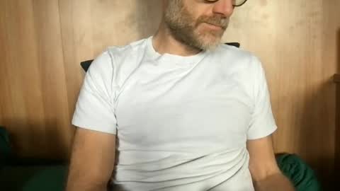 Snapshot of saint009 chatting on June 20, 2026, 10:18 am saint009 online show from June 20, 2026, 10:18 am