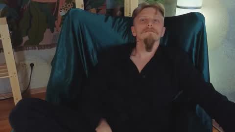 saint__vicious online show from March 11, 2025, 8:09 pm