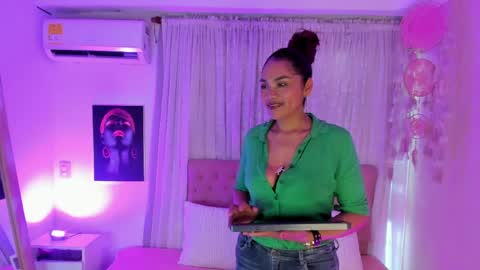 Salura online show from May 6, 2026, 7:30 pm