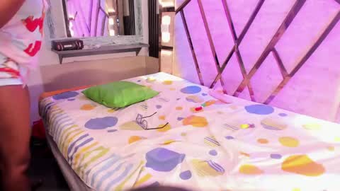 salem_rosee online show from April 1, 2026, 2:12 am