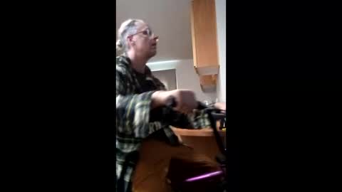 salis1981 online show from April 18, 2026, 12:36 am