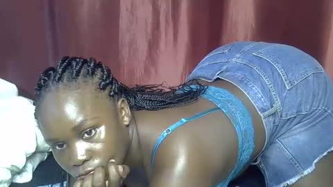 sally_bee1 online show from May 12, 2026, 4:09 am