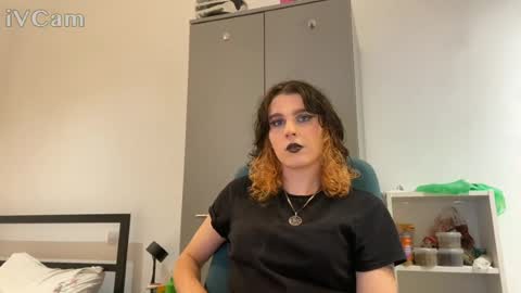 Snapshot of sally_vae chatting on July 11, 2026, 8:55 pm Sally Vae online show from July 11, 2026, 8:55 pm