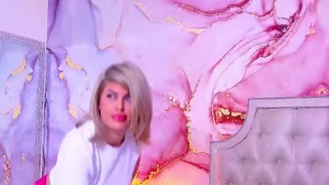 SalmaRoze online show from November 25, 2025, 5:51 am