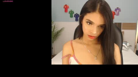 Snapshot of salome_veles chatting on July 1, 2026, 6:07 pm salome_veles online show from July 1, 2026, 6:07 pm