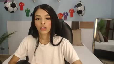 Snapshot of salome_veles chatting on July 8, 2026, 8:35 pm salome_veles online show from July 8, 2026, 8:35 pm