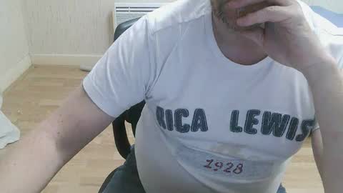 Snapshot of saltimbanquier chatting on October 22, 2025, 12:05 pm Saltimbanquier Salt ou Banquier online show from October 22, 2025, 12:05 pm