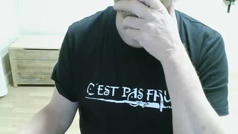 Snapshot of saltimbanquier chatting on April 22, 2026, 9:05 pm Saltimbanquier Salt ou Banquier online show from April 22, 2026, 9:05 pm