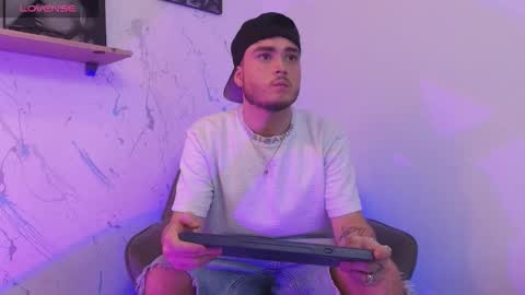 Snapshot of salvatore_muller chatting on November 3, 2025, 9:59 pm Salvatore  online show from November 3, 2025, 9:59 pm