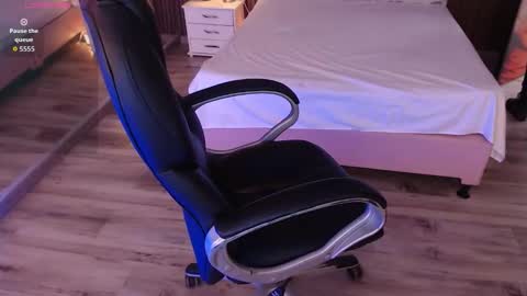 SAM MANSON online show from November 28, 2025, 2:09 pm