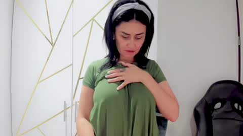 Snapshot of samantha_larusso_ chatting on February 15, 2025, 2:37 am Andy online show from February 15, 2025, 2:37 am