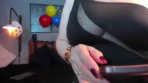 Snapshot of samantha_mature56 chatting on June 18, 2026, 2:23 am Sam online show from June 18, 2026, 2:23 am