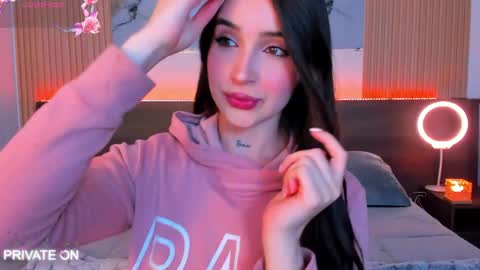 Snapshot of samantha_moons chatting on April 28, 2026, 12:31 am samantha_moons online show from April 28, 2026, 12:31 am