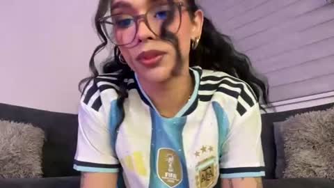 Samantha Bernardo online show from June 17, 2026, 4:15 am